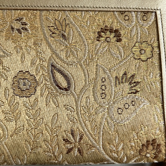 Vintage Noymer Gold,cream coach hide wallet w/Floral design 3.5”High x 7.5”Wide - Picture 8 of 12